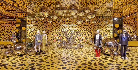 louis vuitton x yayoi kusama christopher|yayoi kusama outfits.